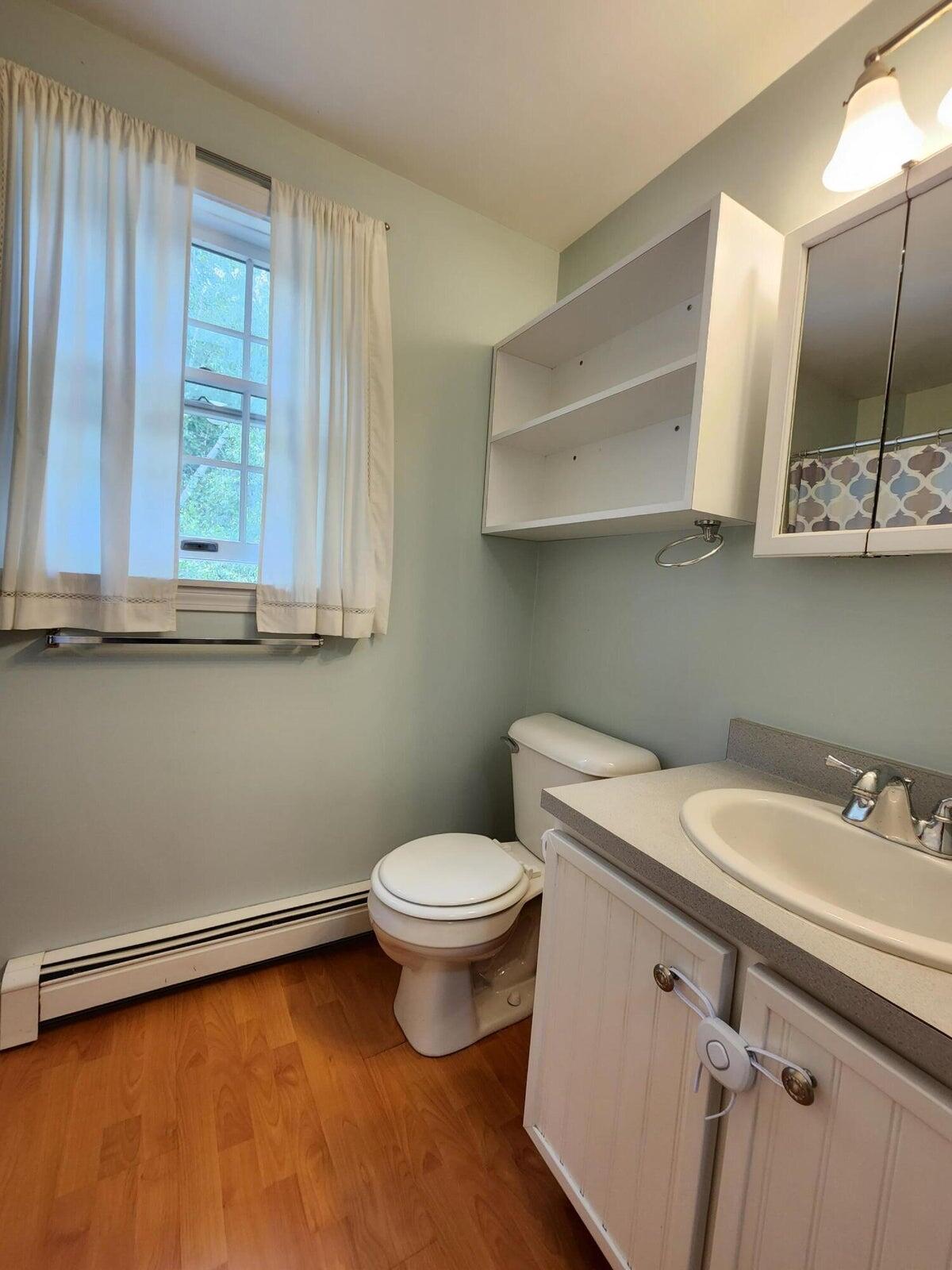 33 Neal Road, 33