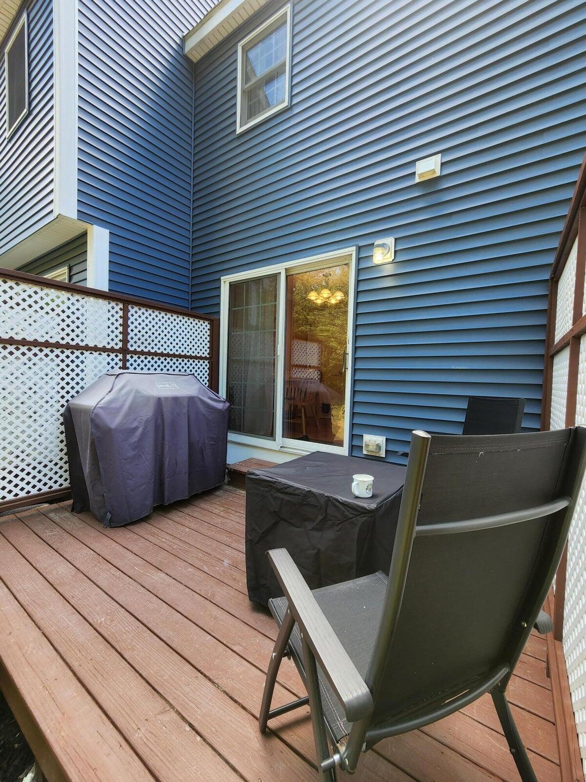 33 Neal Road, 33