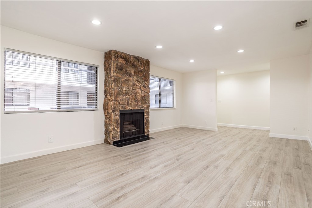 635 E Elmwood Avenue 102