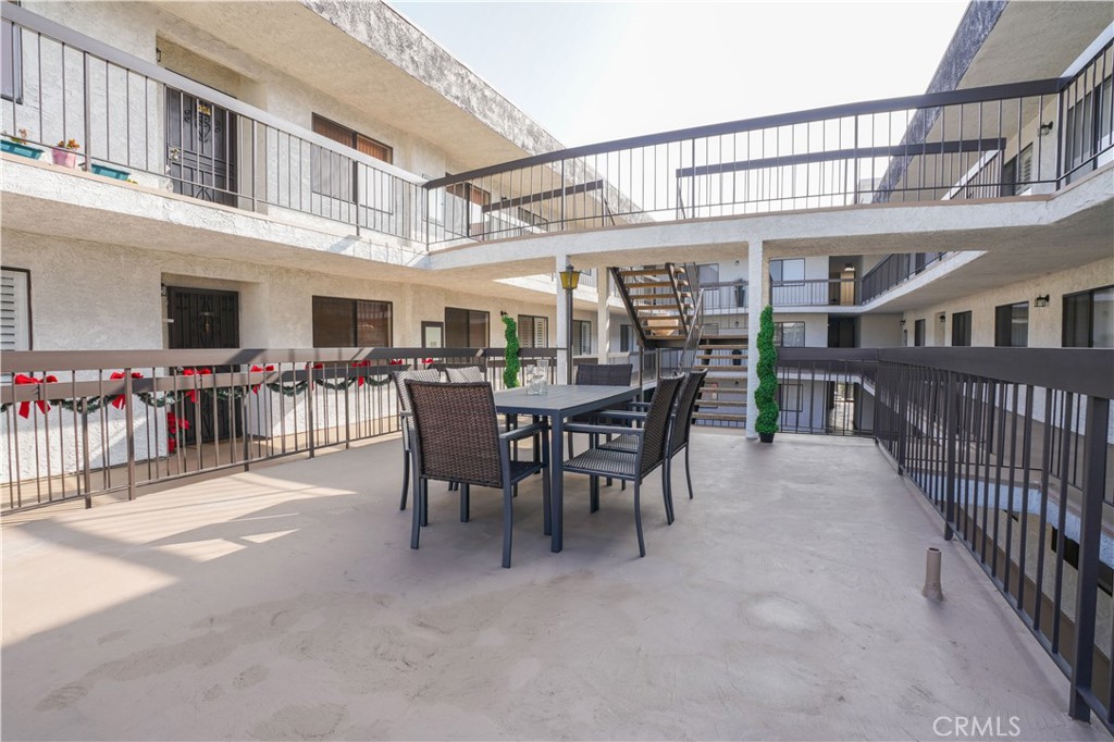 635 E Elmwood Avenue 102