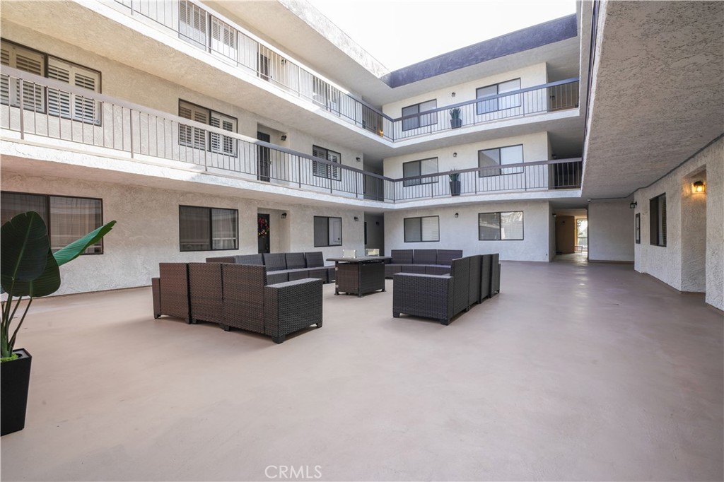 635 E Elmwood Avenue 102