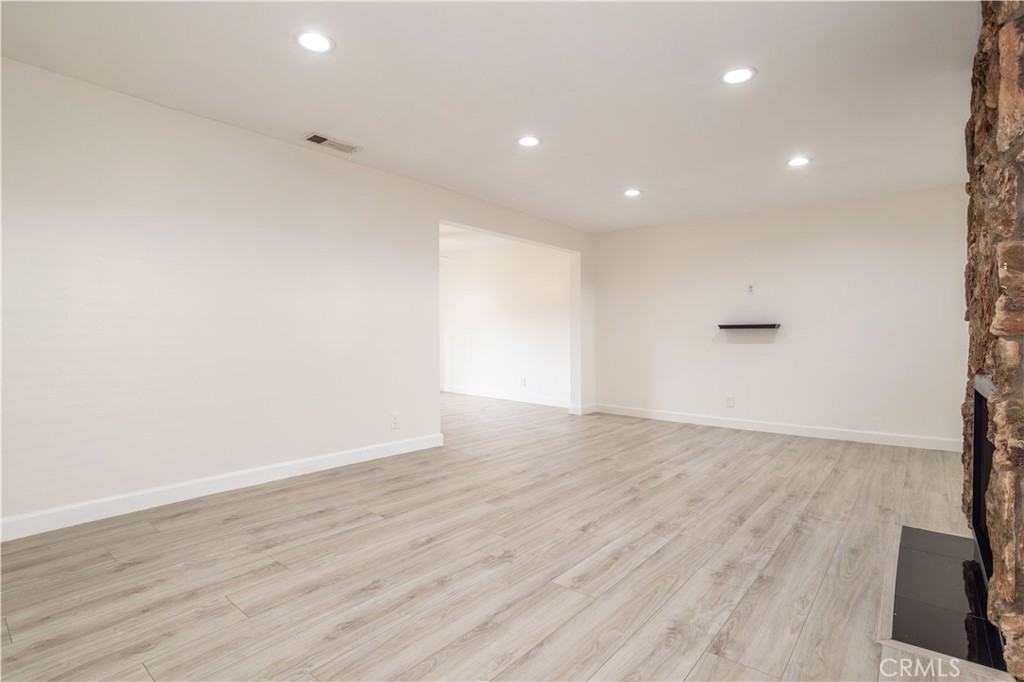 635 E Elmwood Avenue 102