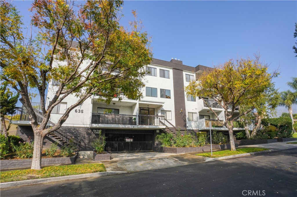 635 E Elmwood Avenue 102