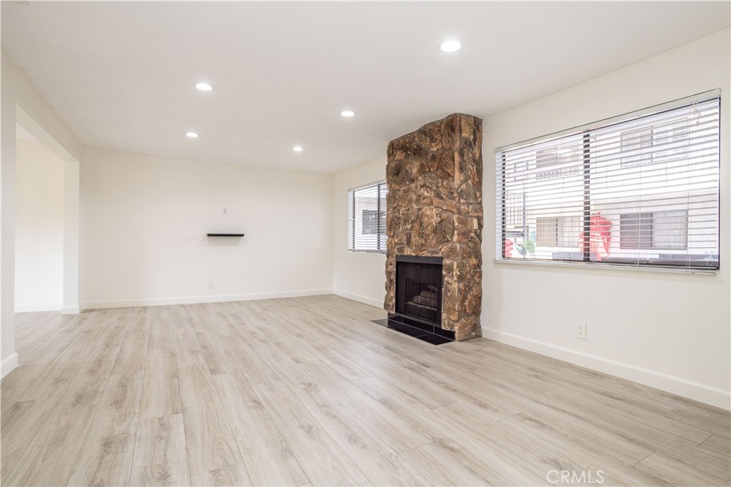 635 E Elmwood Avenue 102