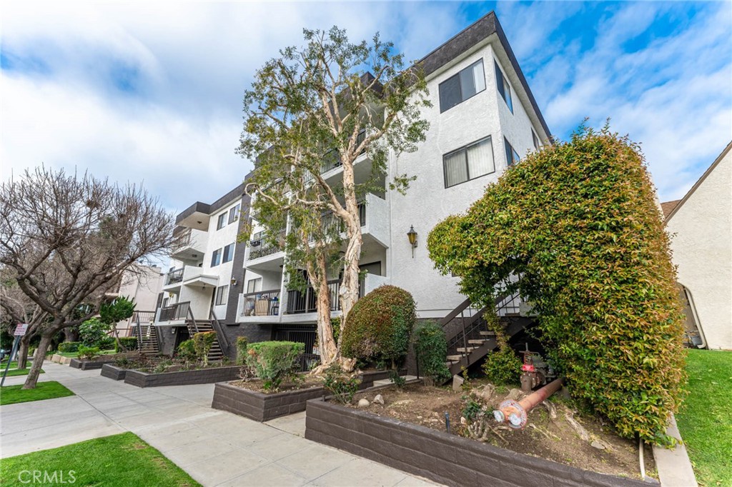 635 E Elmwood Avenue 102