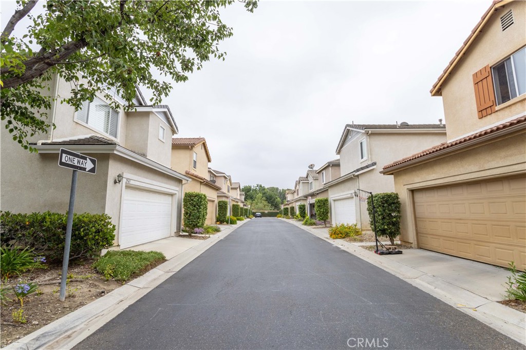 2547 Canterbury Lane