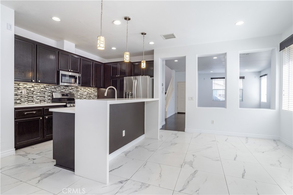 2547 Canterbury Lane