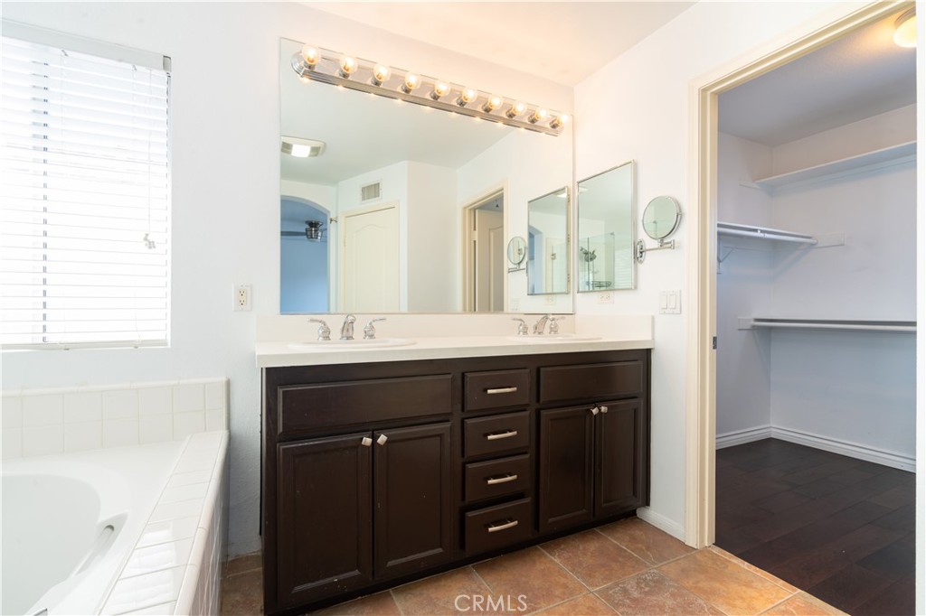 2547 Canterbury Lane