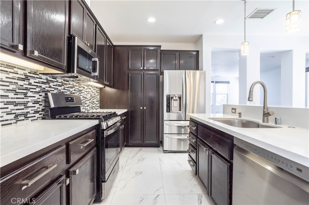 2547 Canterbury Lane