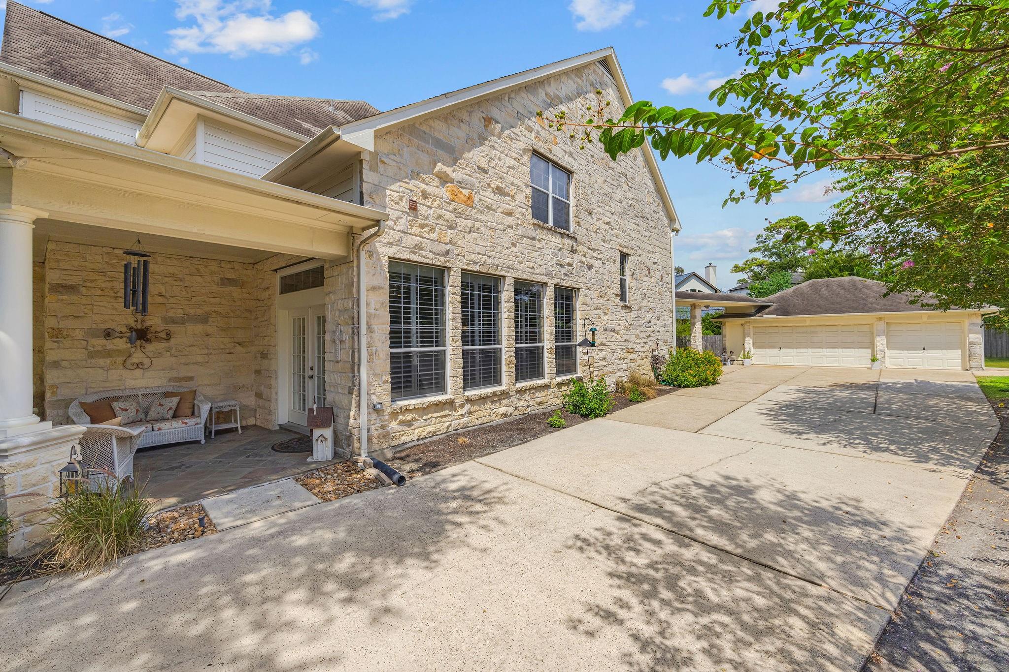 1214 Gray Moss Lane