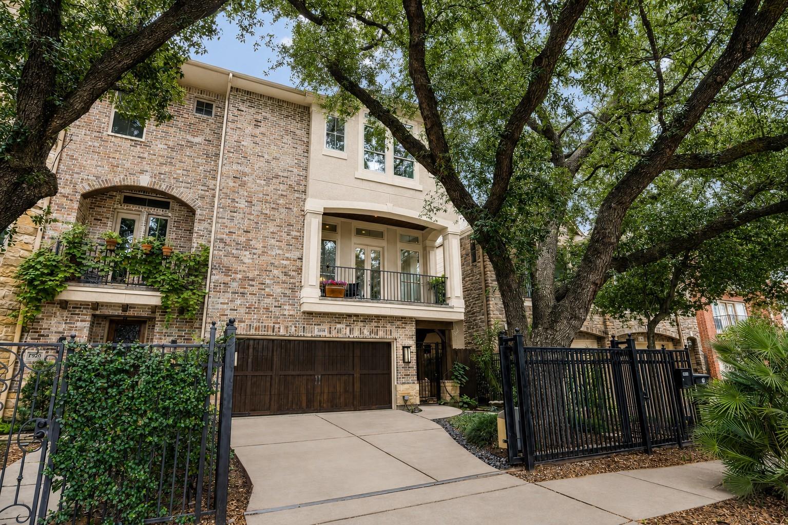 1518 W Clay Street