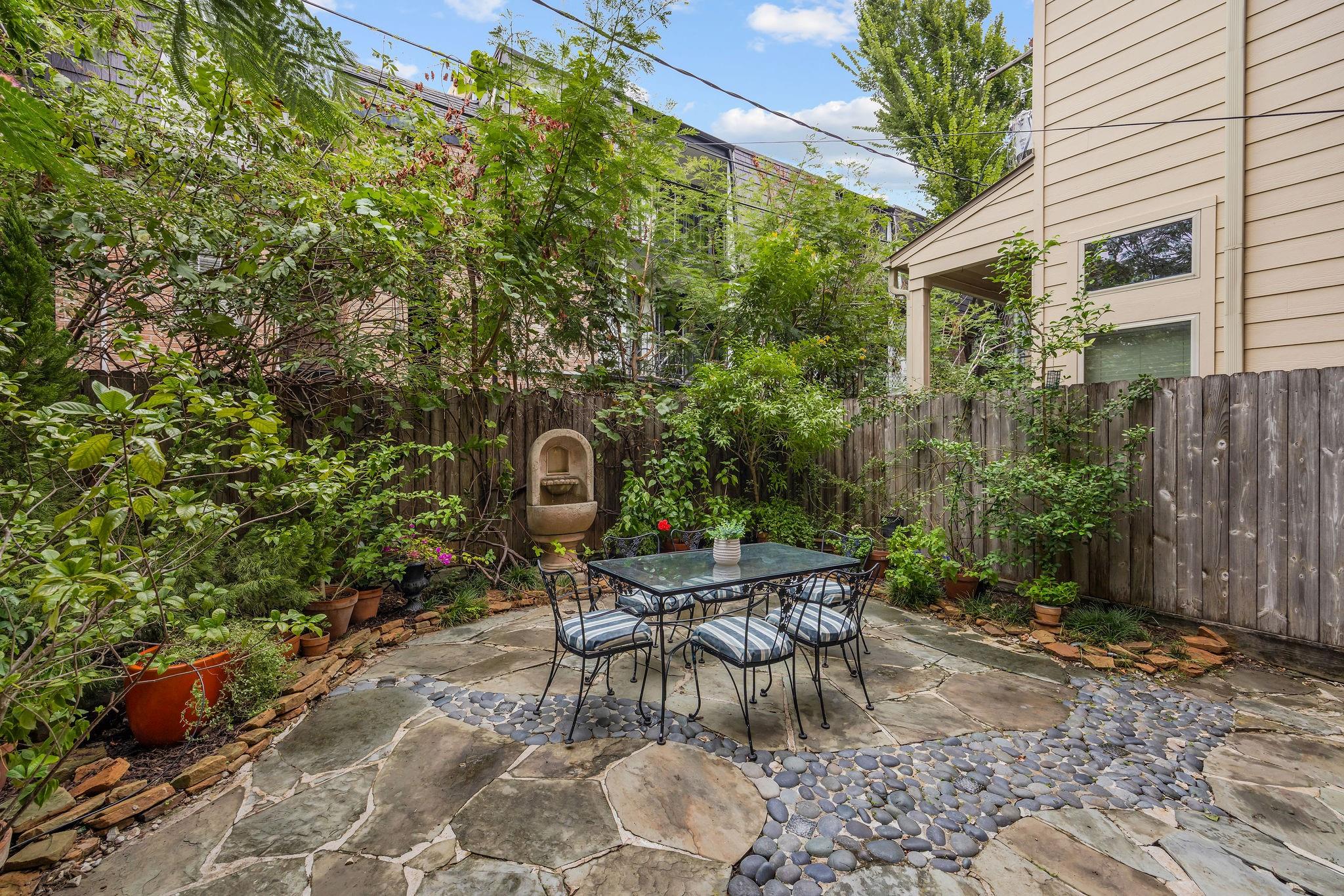 1518 W Clay Street