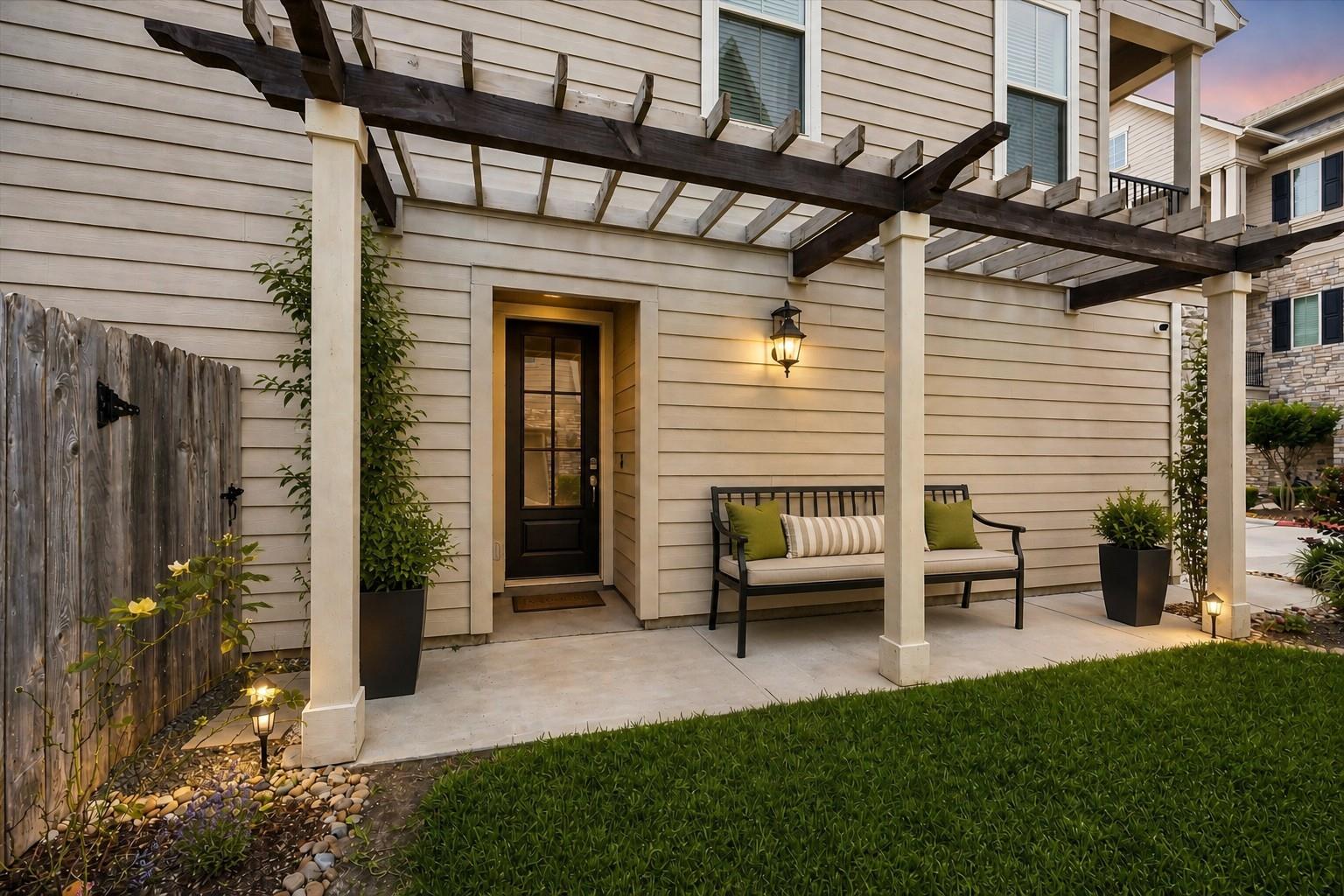1764 Trinity Bend