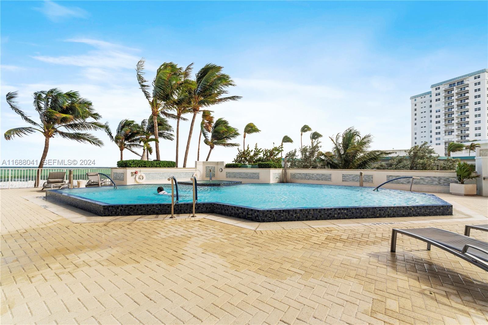 1460 S Ocean Boulevard 304, Lauderdale-By-The-Sea Unit: 304