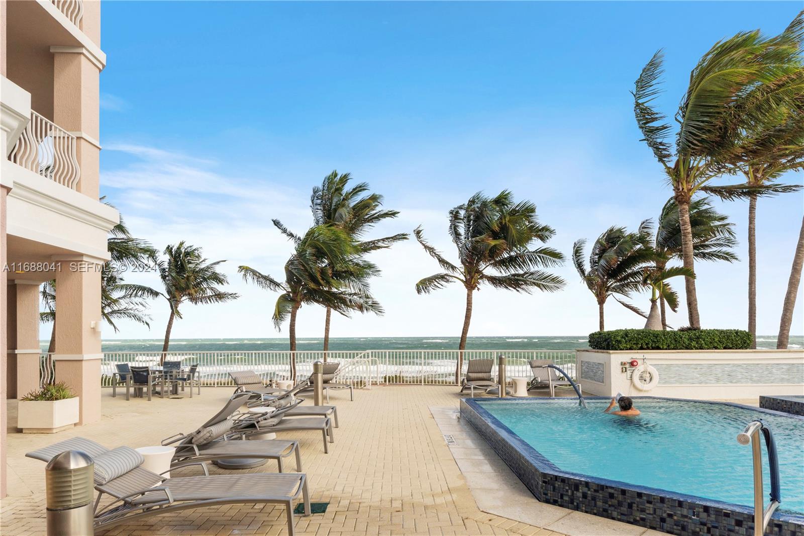 1460 S Ocean Boulevard 304, Lauderdale-By-The-Sea Unit: 304
