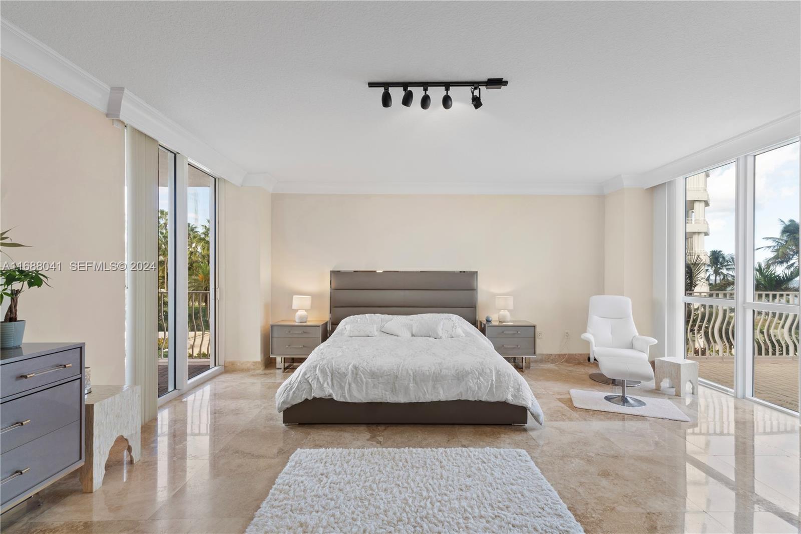 1460 S Ocean Boulevard 304, Lauderdale-By-The-Sea Unit: 304
