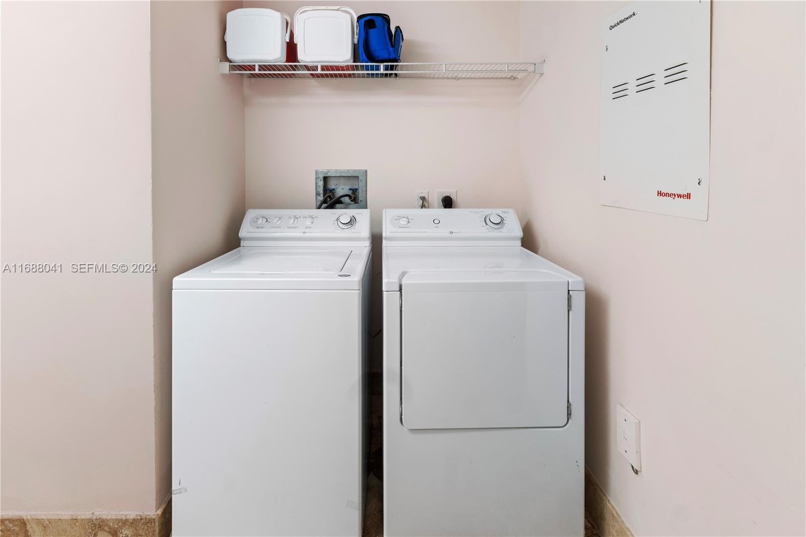 1460 S Ocean Boulevard 304, Lauderdale-By-The-Sea Unit: 304