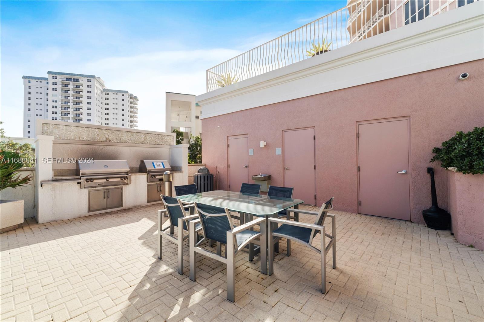 1460 S Ocean Boulevard 304, Lauderdale-By-The-Sea Unit: 304