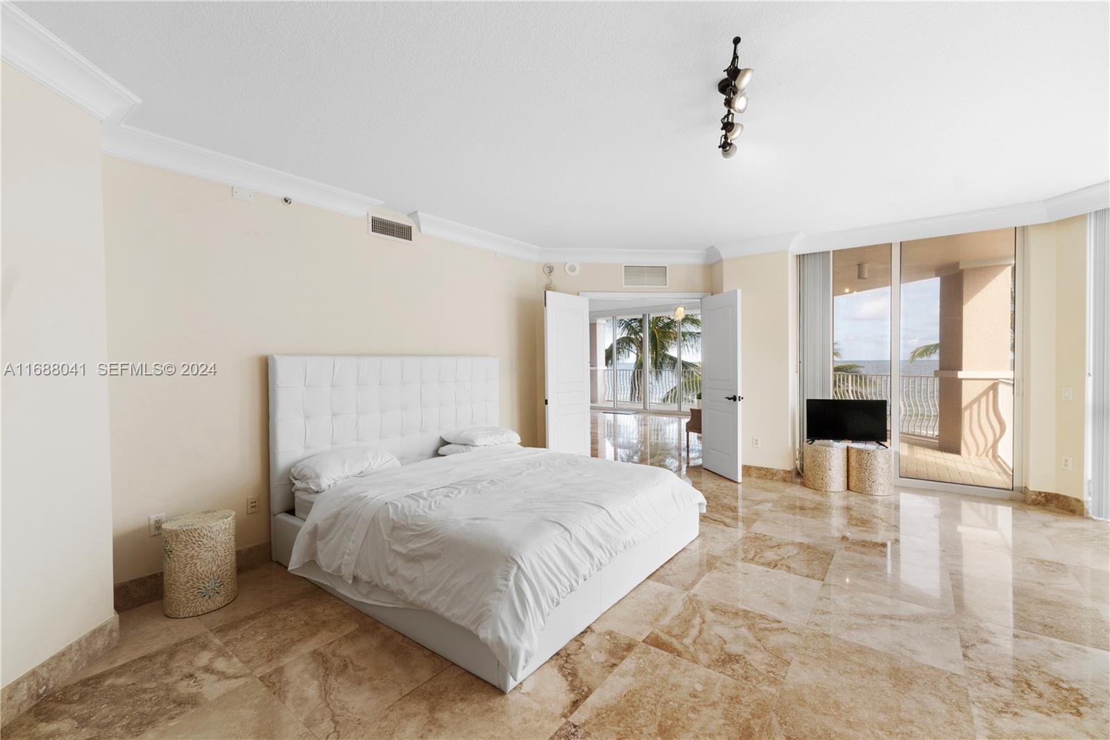1460 S Ocean Boulevard 304, Lauderdale-By-The-Sea Unit: 304