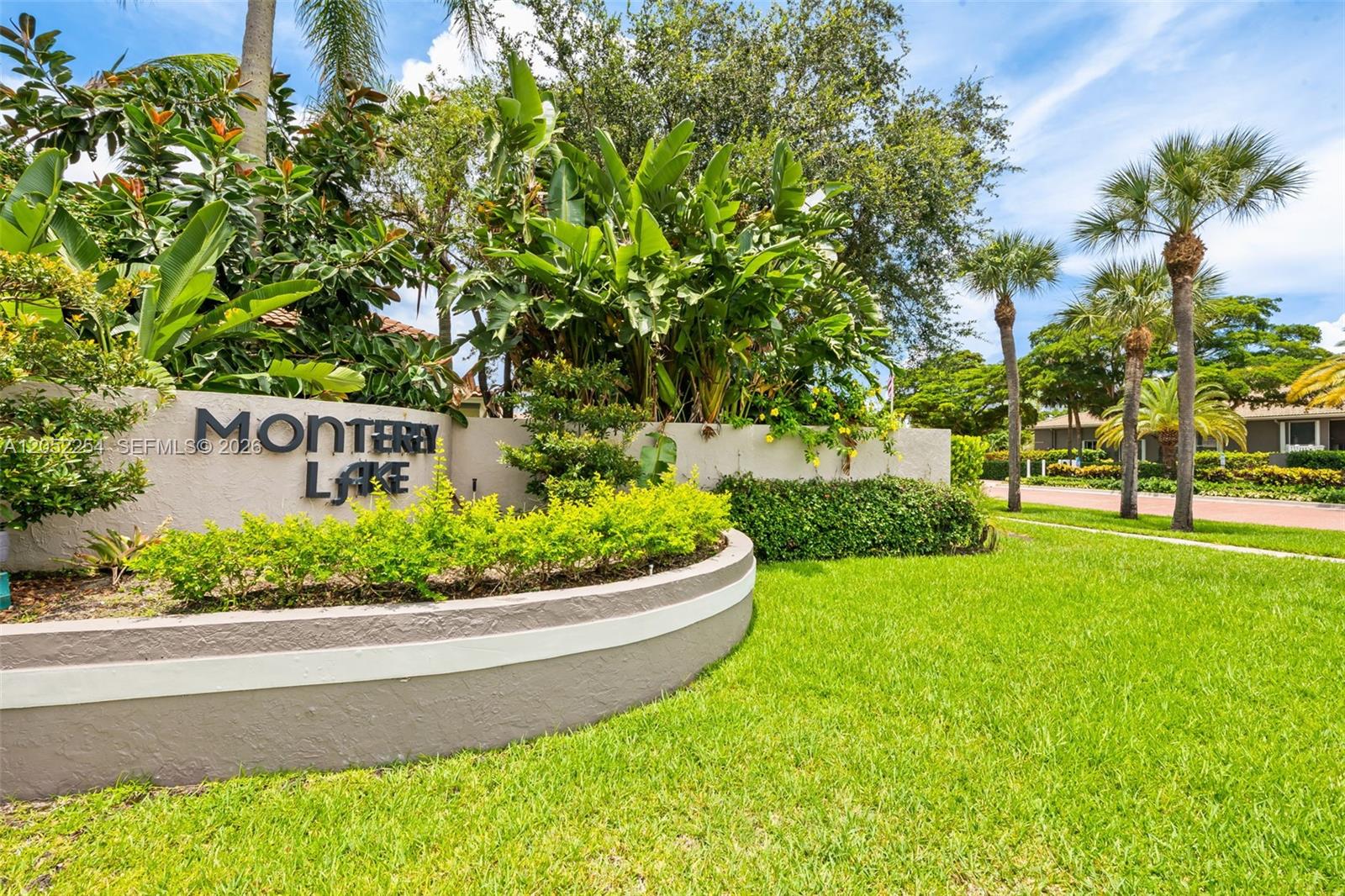 5285 Monterey Circle I-(60)
