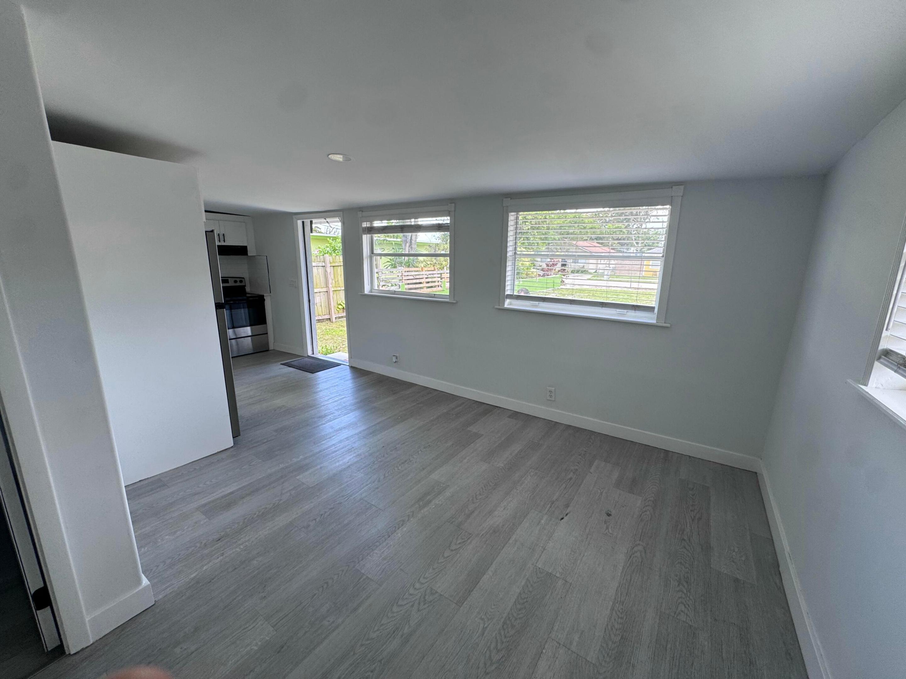 137 SW 9th Avenue