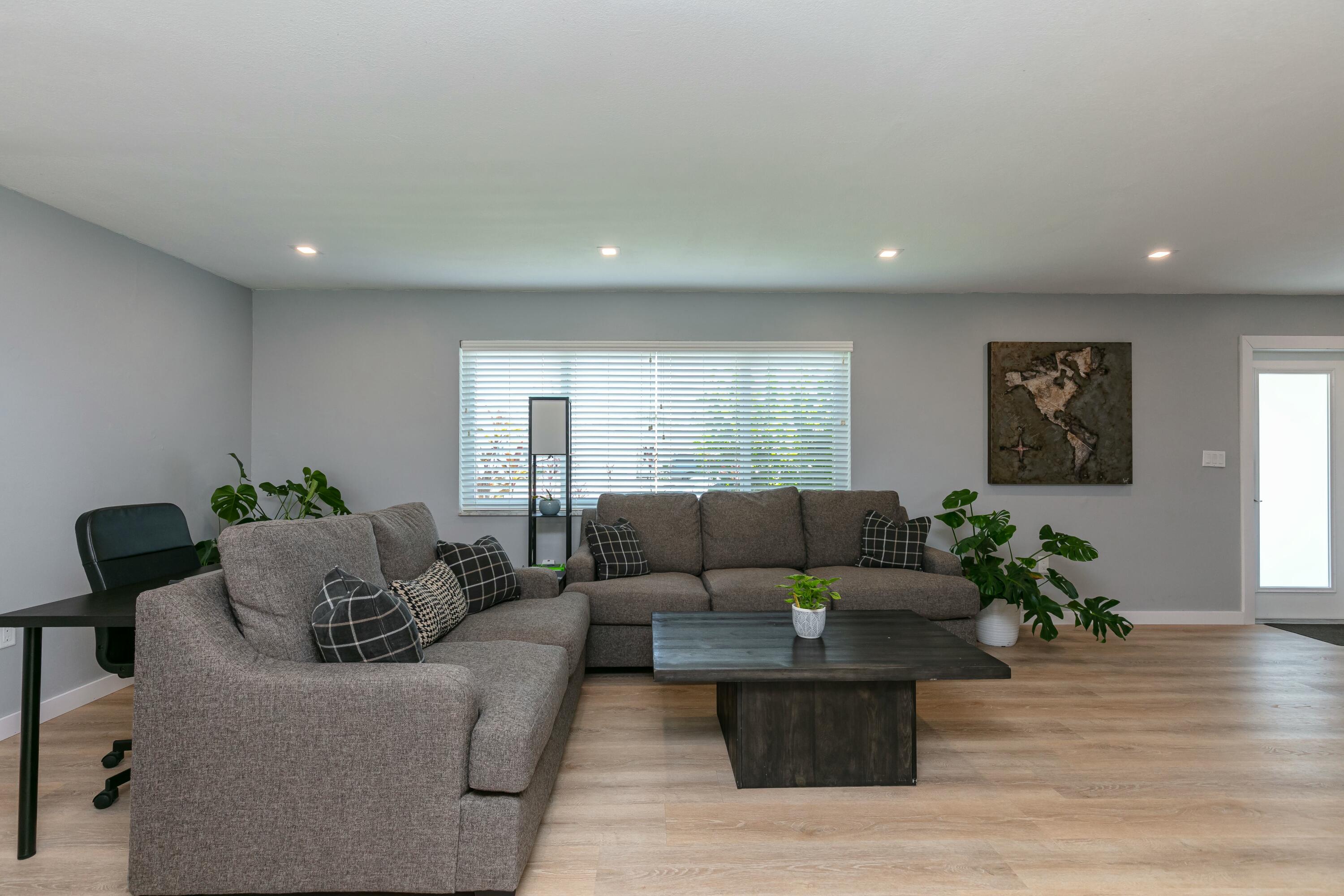 8421 NW 24th Street