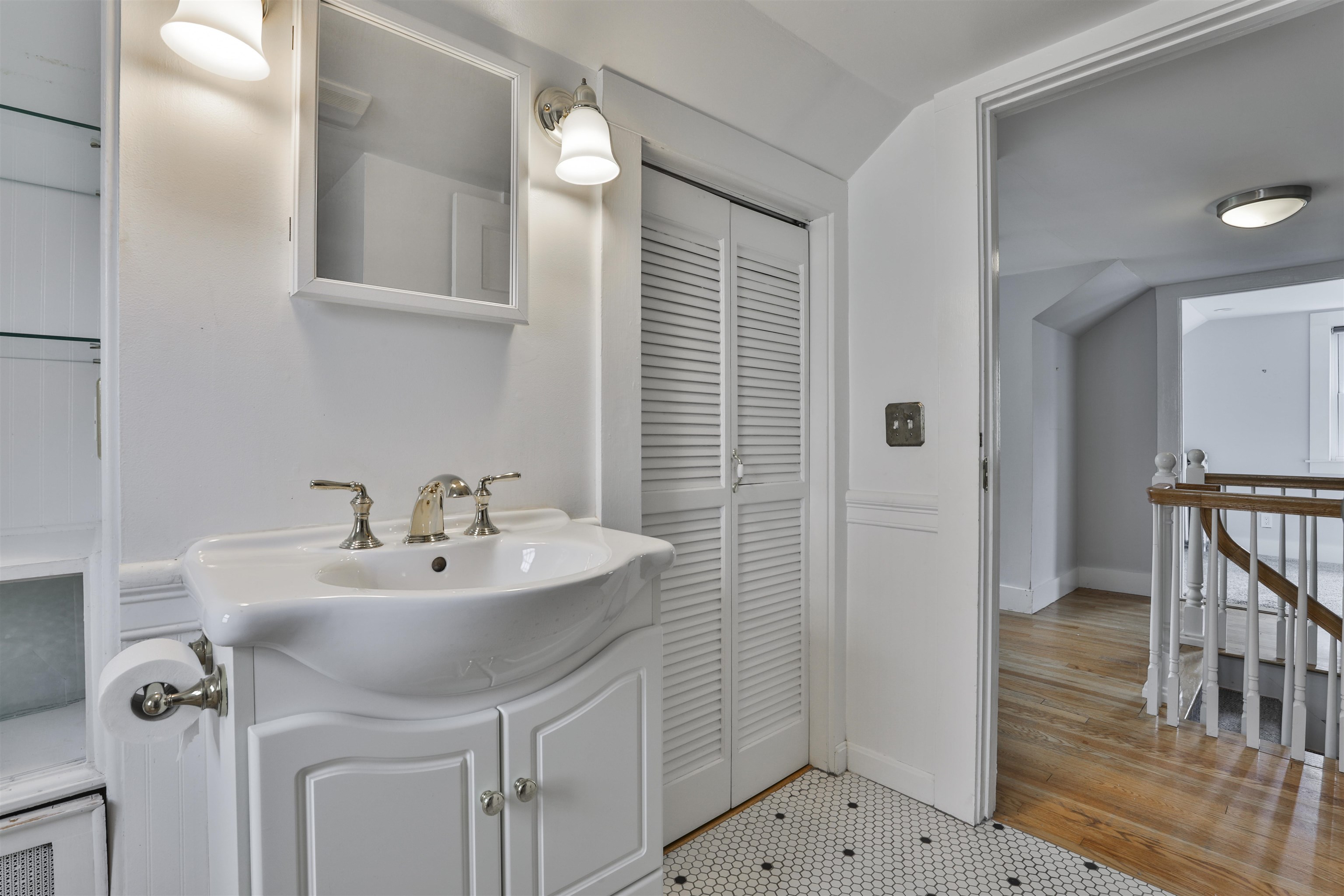 4 Cushing Avenue