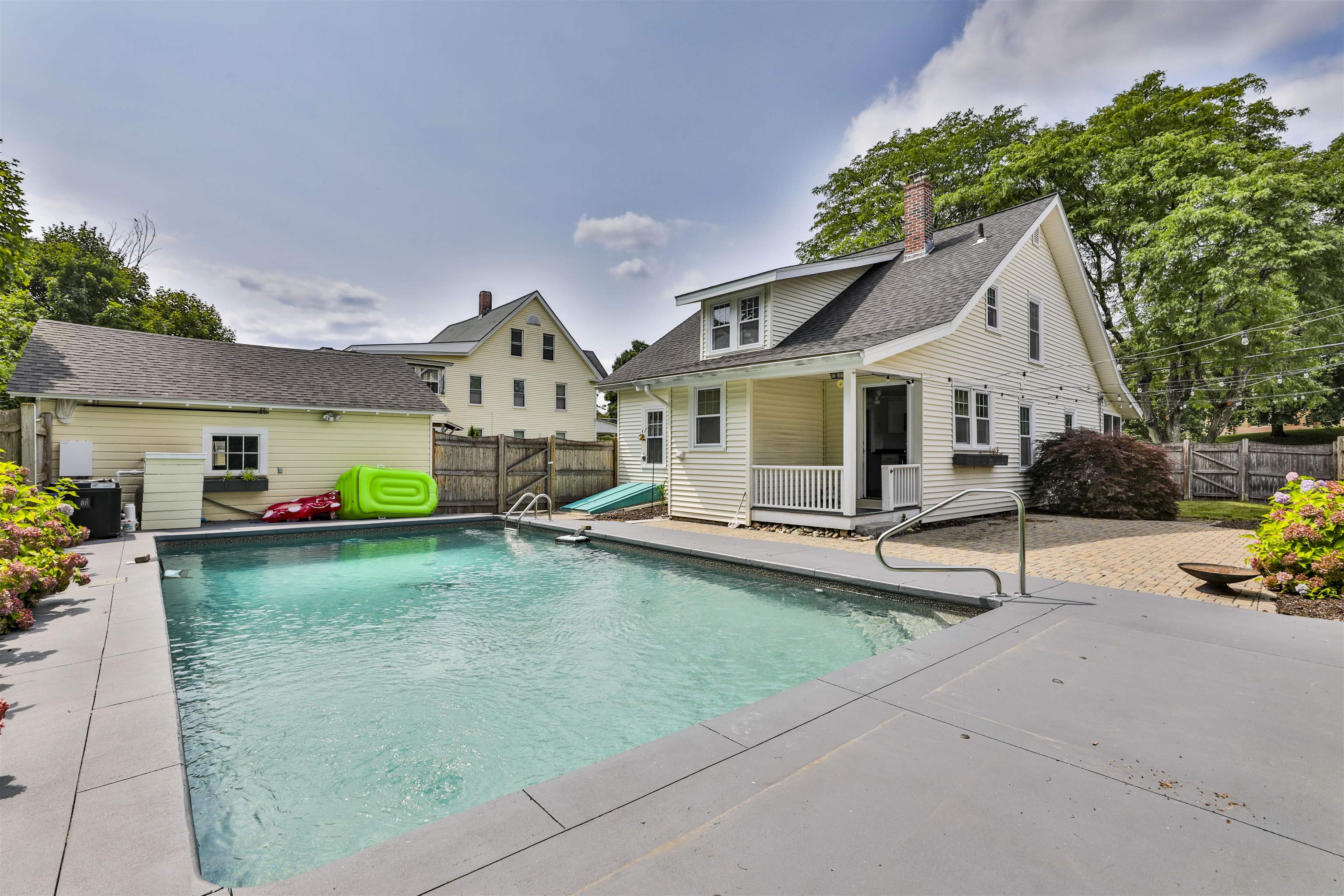 4 Cushing Avenue