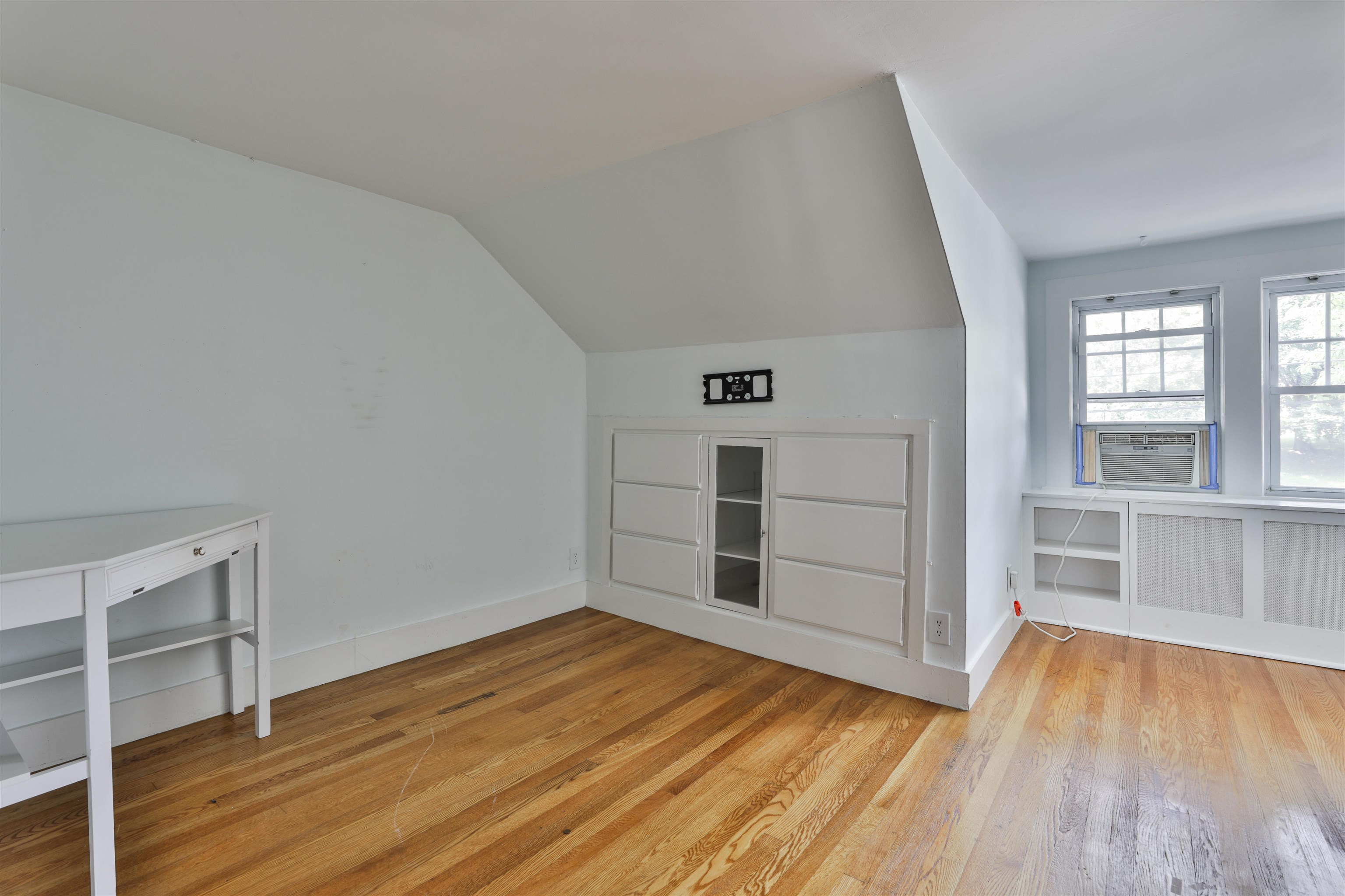 4 Cushing Avenue