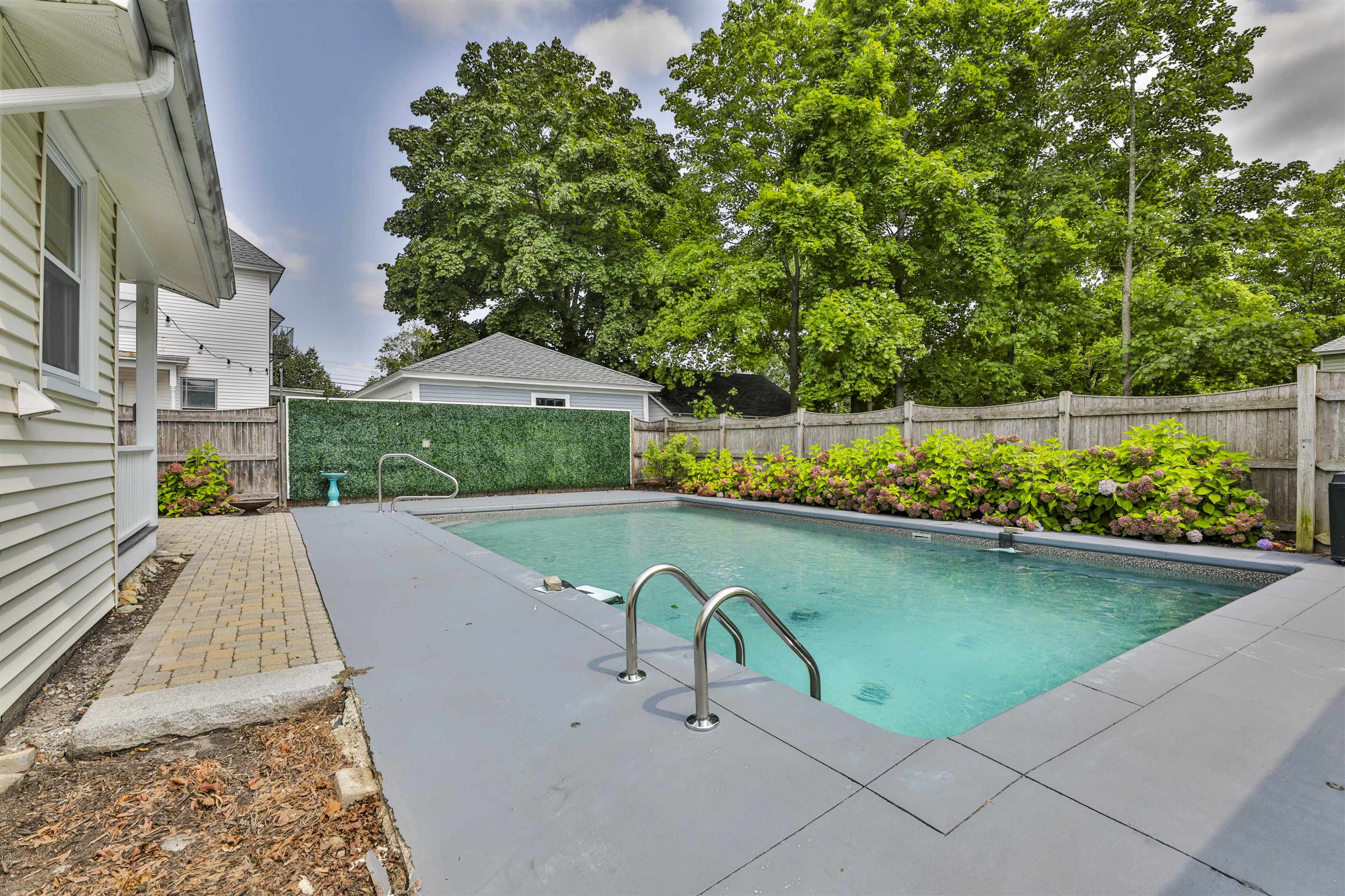 4 Cushing Avenue
