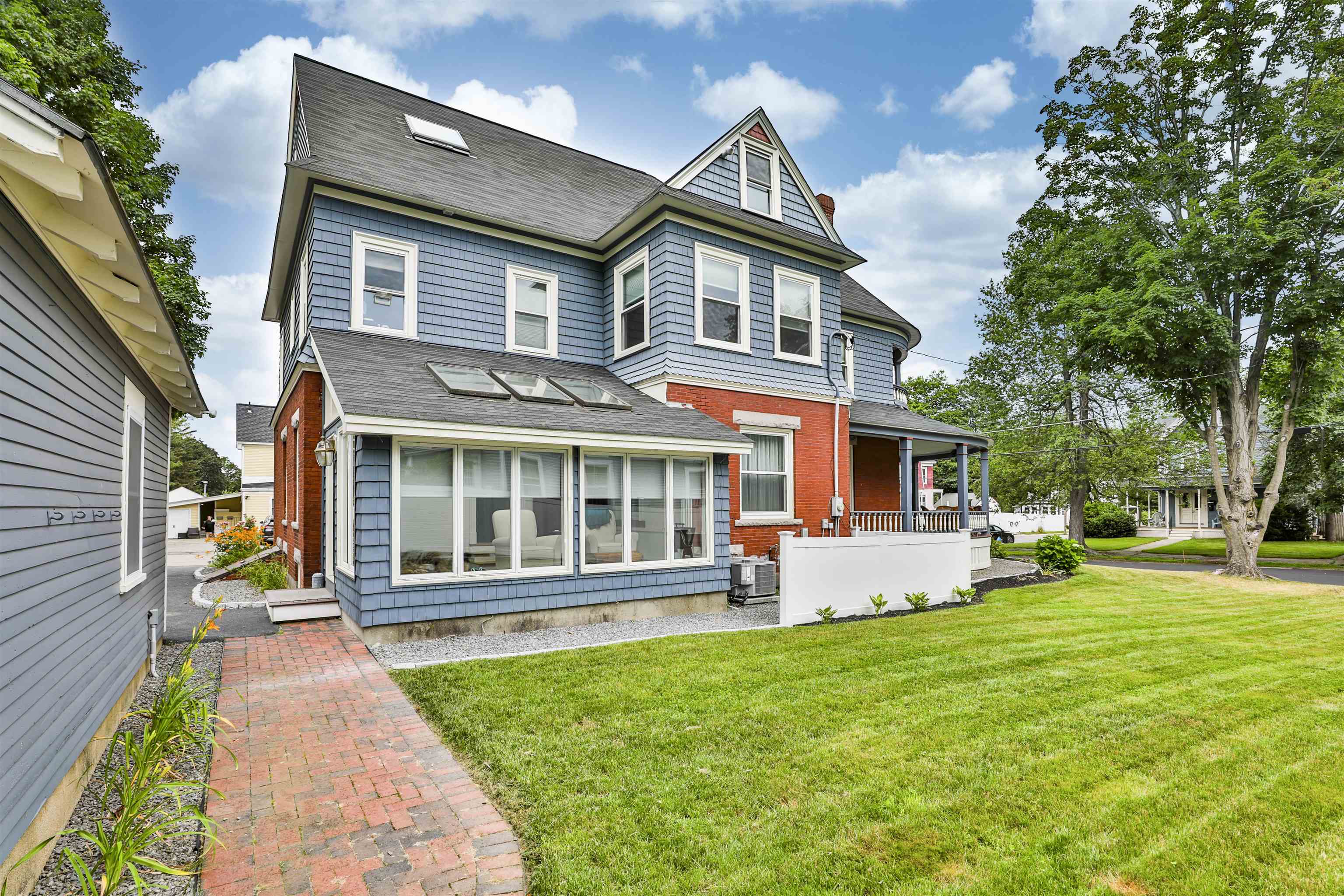 10 Hall Avenue