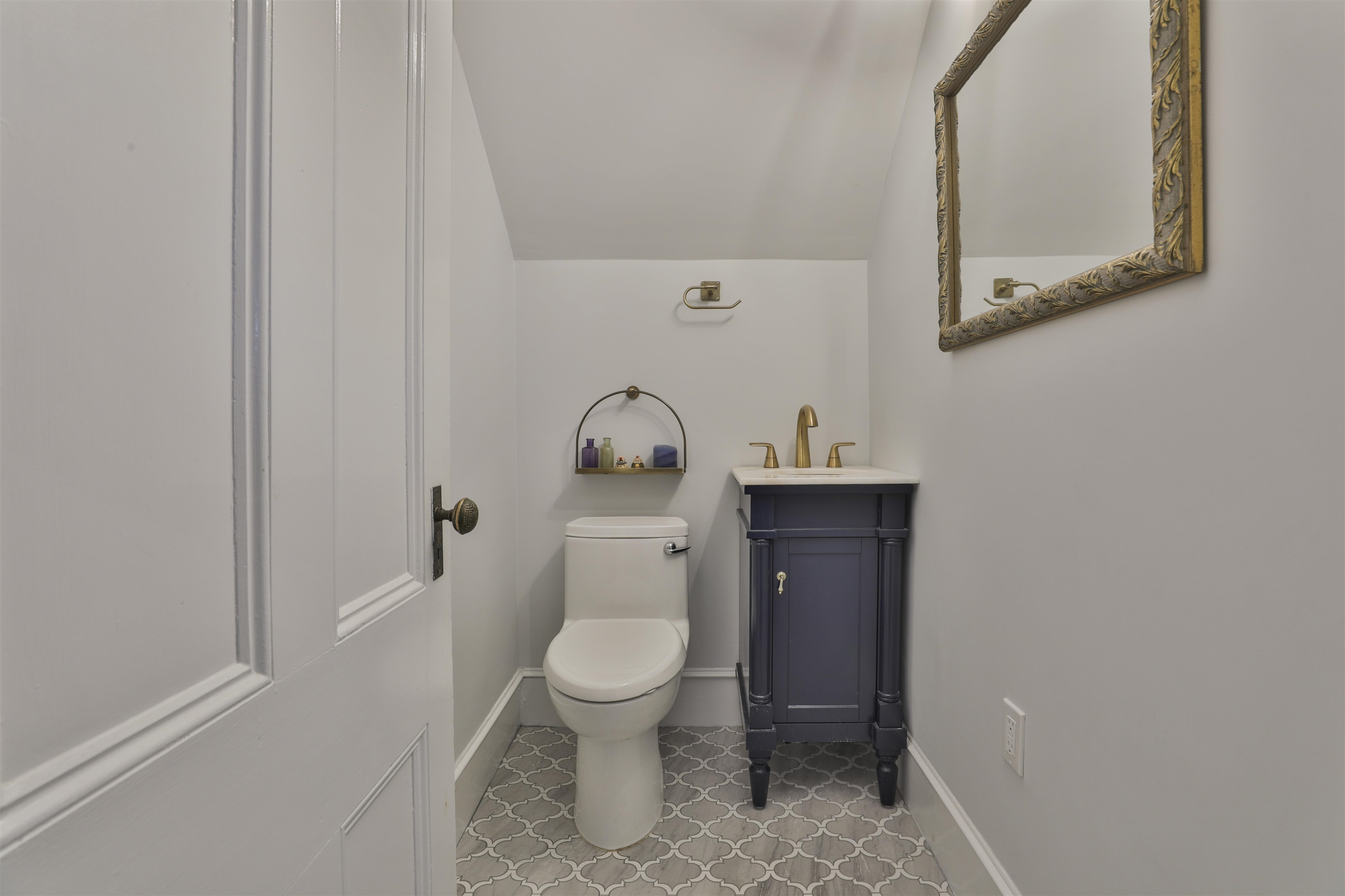 10 Hall Avenue