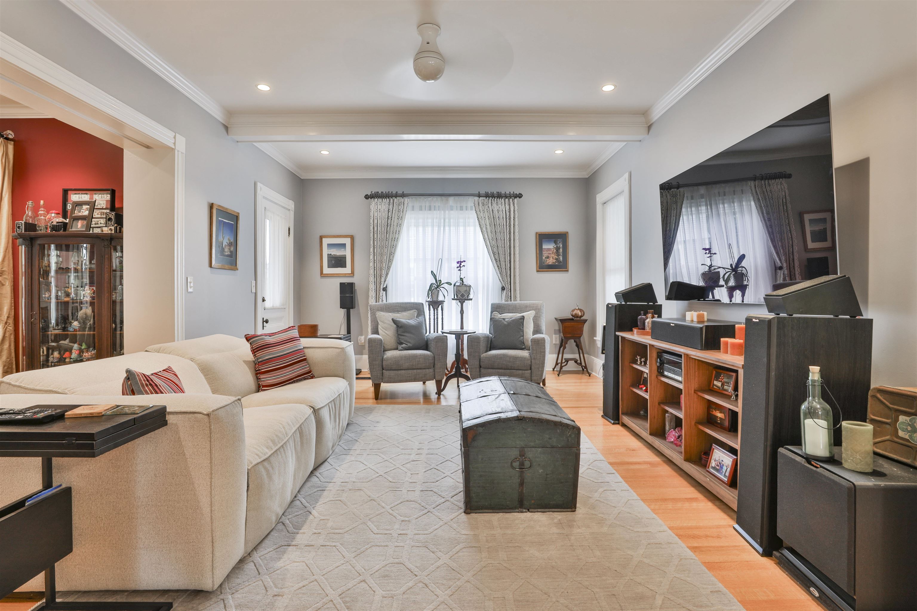 10 Hall Avenue