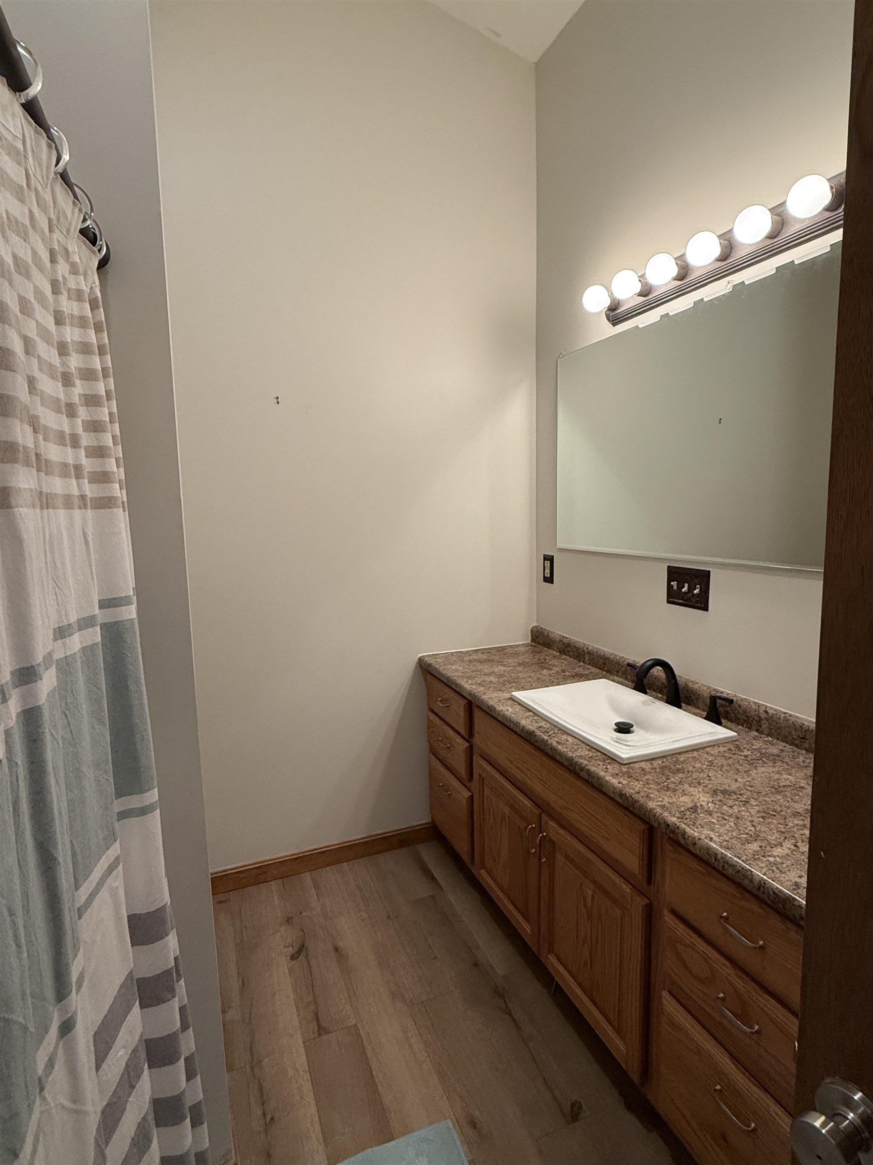 25 Apple Lane Unit: B