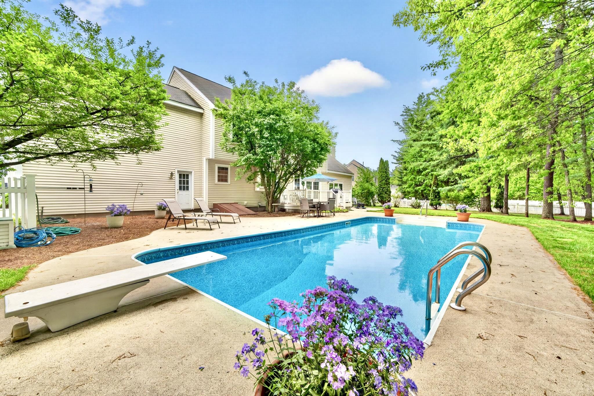 8 Sandstone Drive