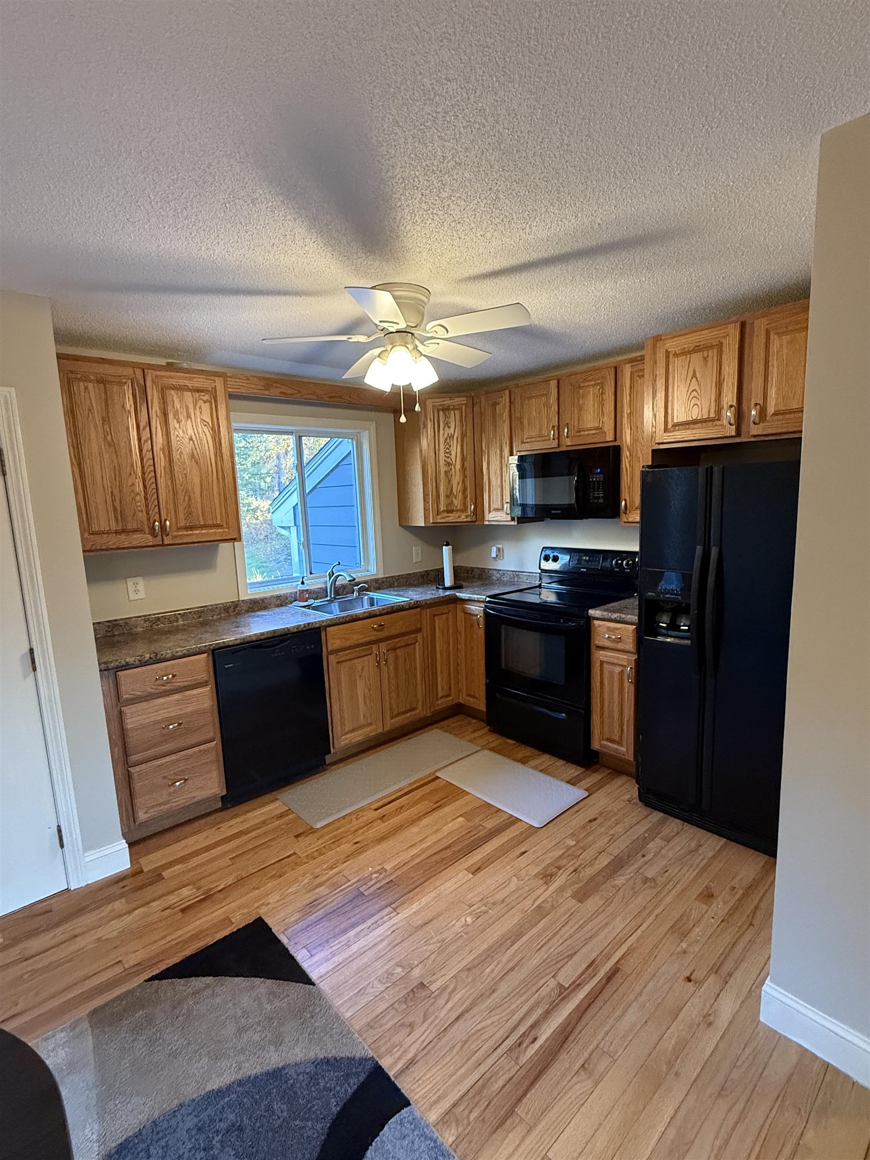 25 Apple Lane Unit: B