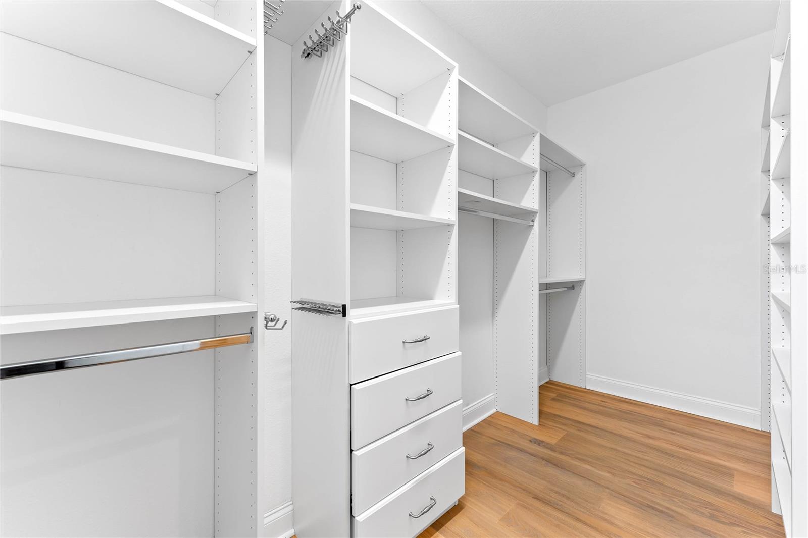 2120 VIVADA ST