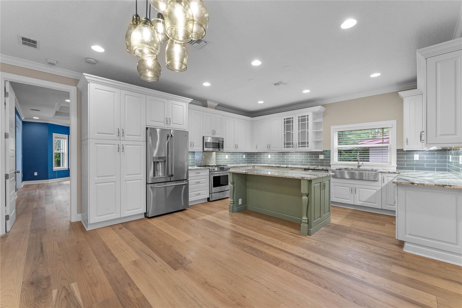 2120 VIVADA ST