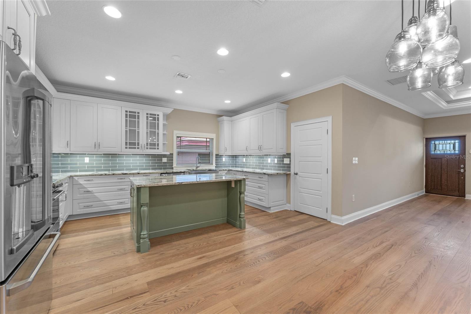 2120 VIVADA ST