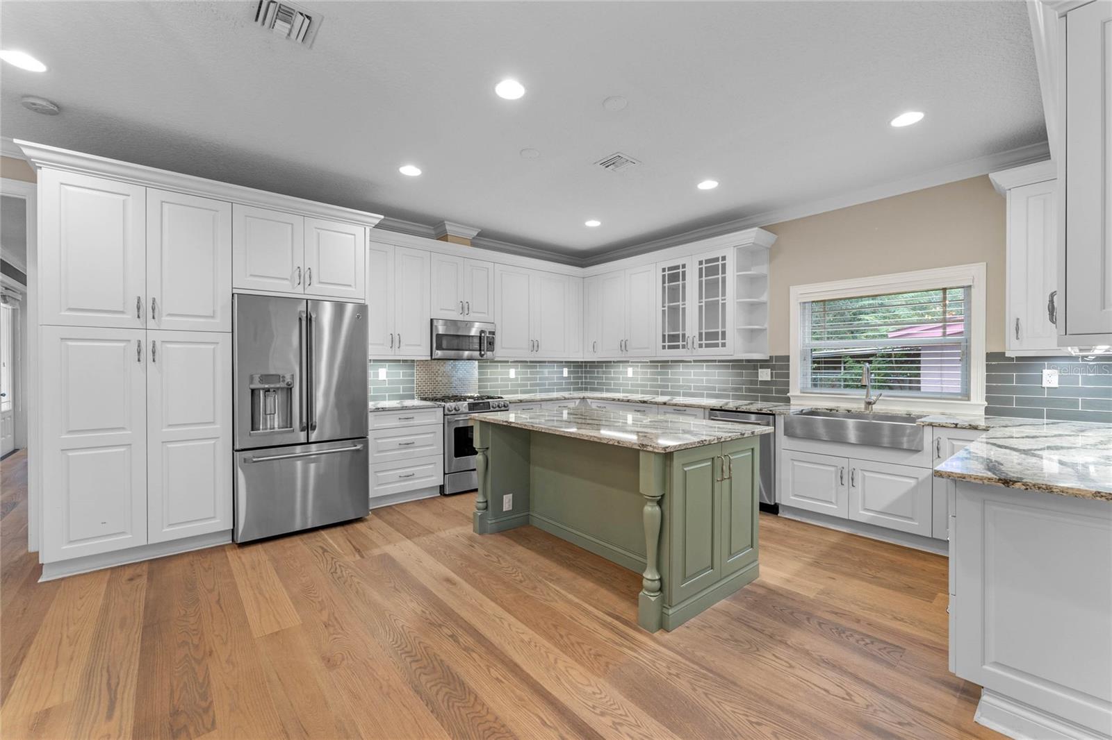 2120 VIVADA ST