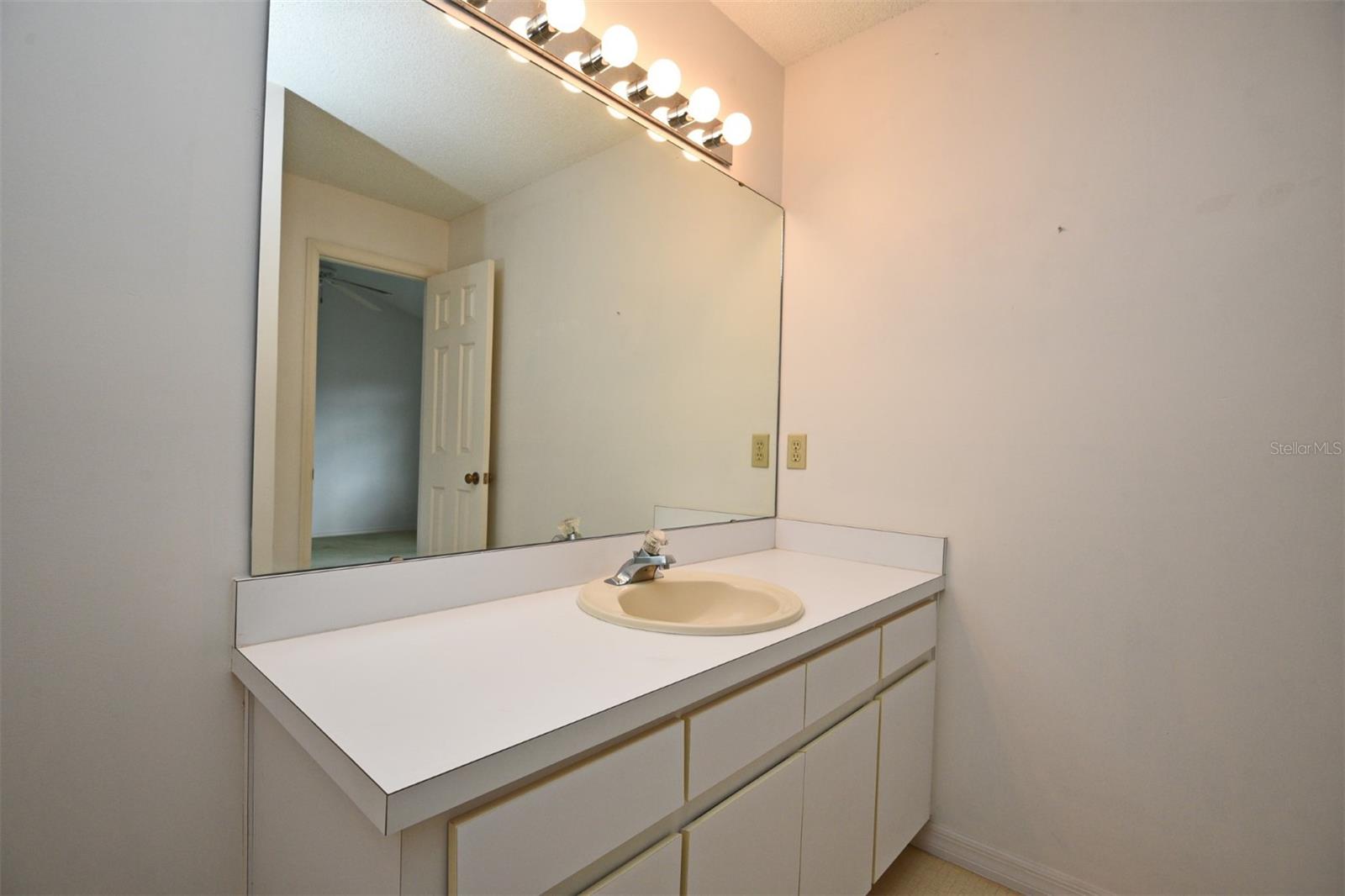 230 KILLARNEY BAY CT #3
