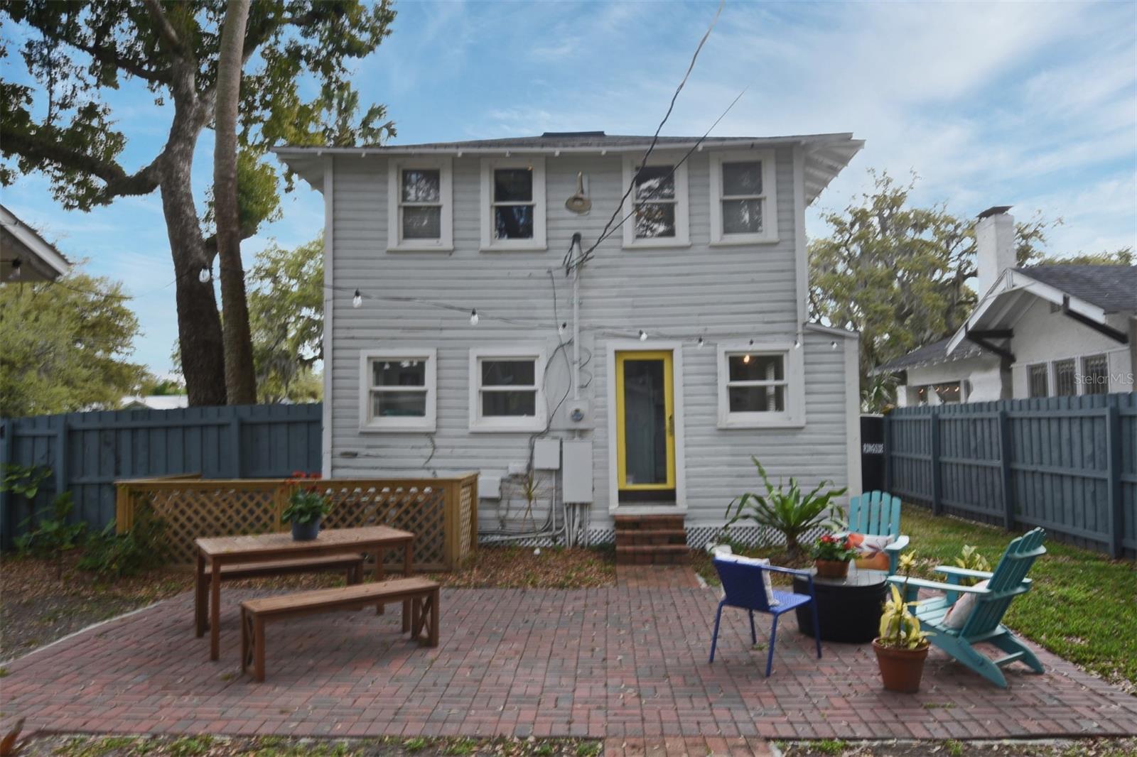 1200 S OAK AVE