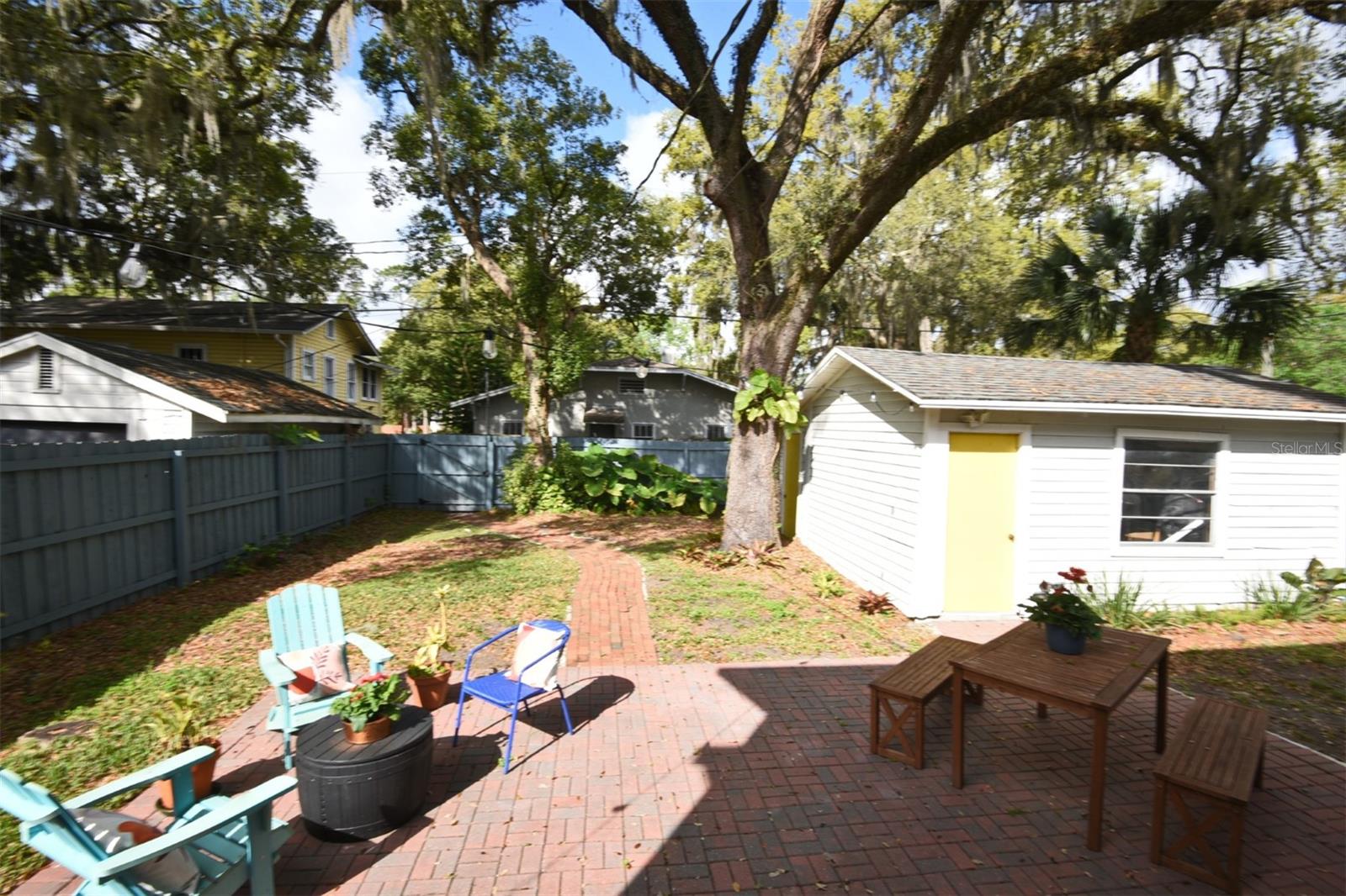 1200 S OAK AVE