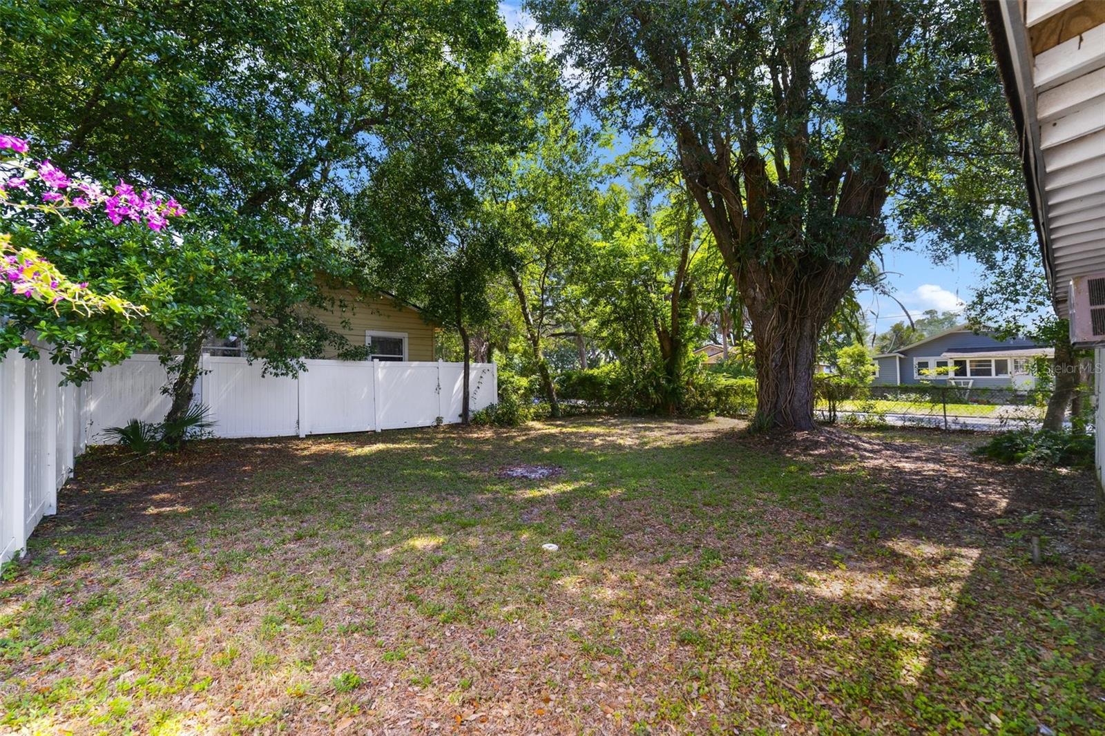 1932 S MAPLE AVE