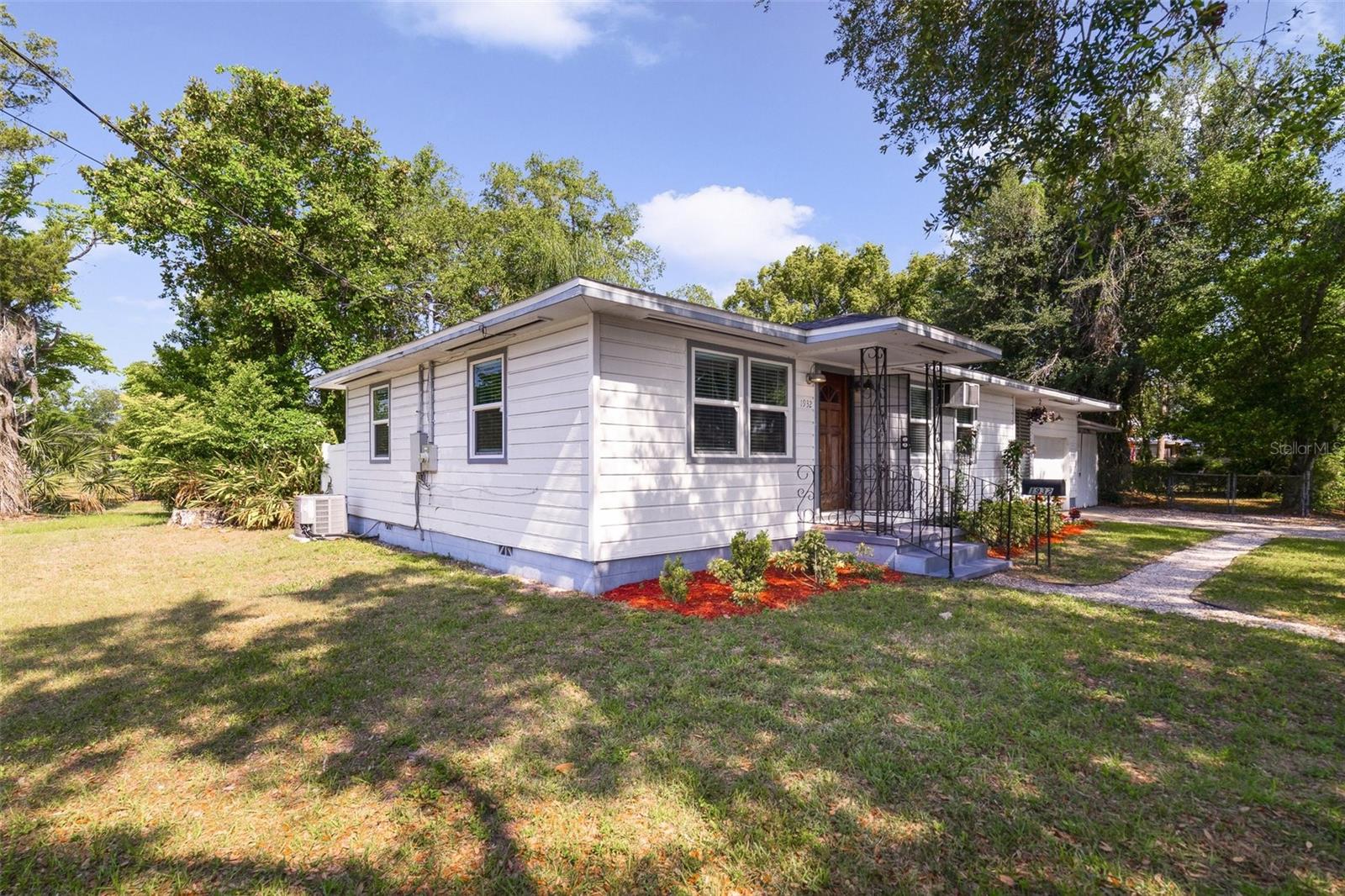 1932 S MAPLE AVE