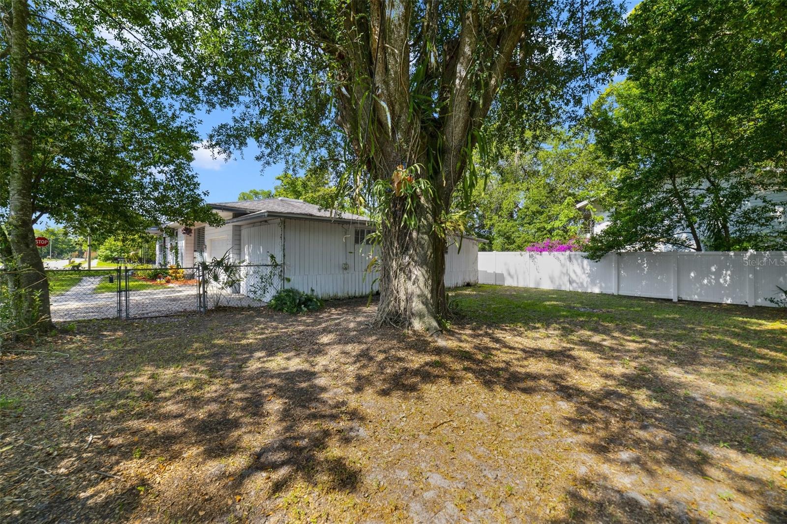 1932 S MAPLE AVE