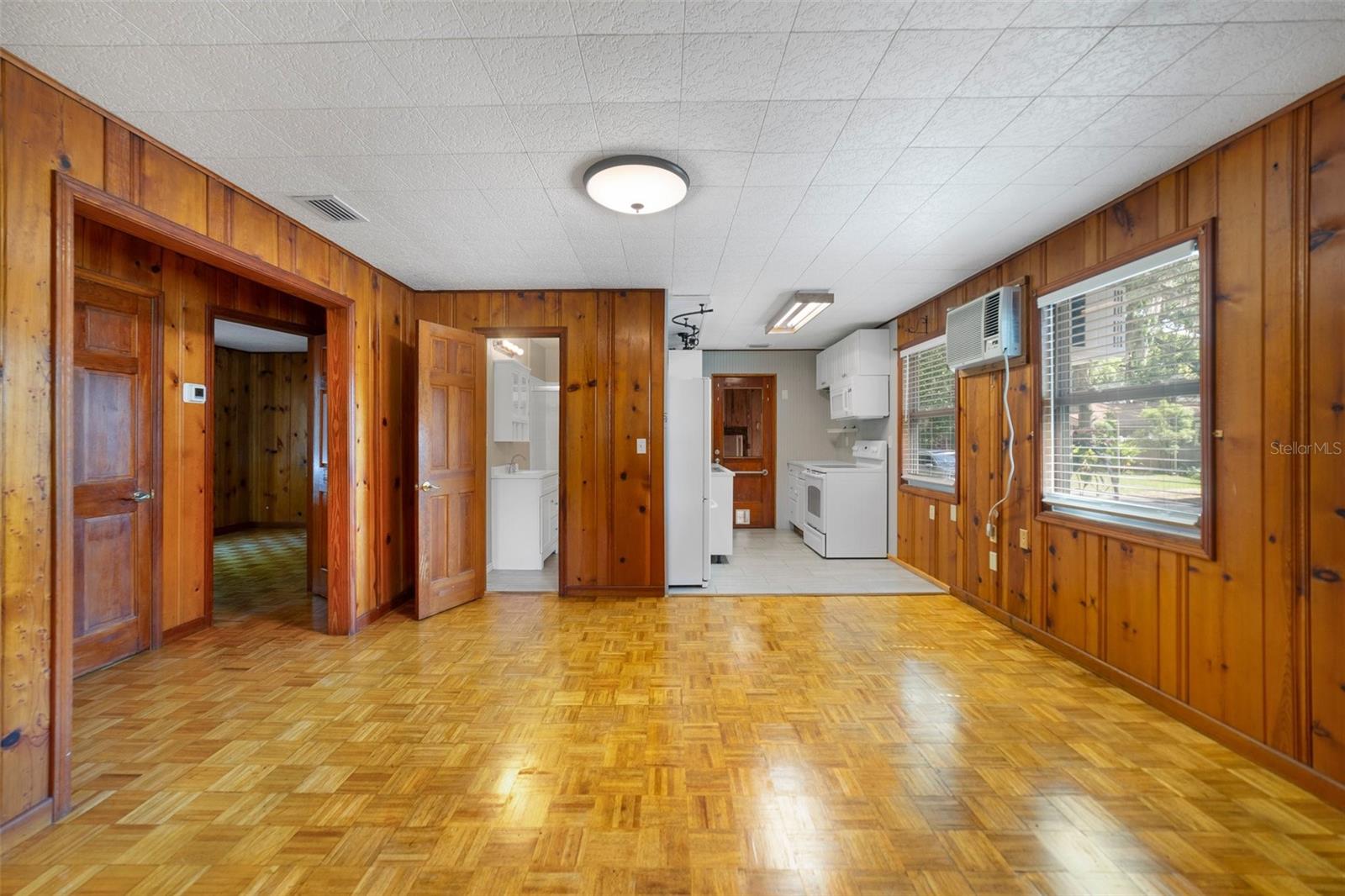 1932 S MAPLE AVE