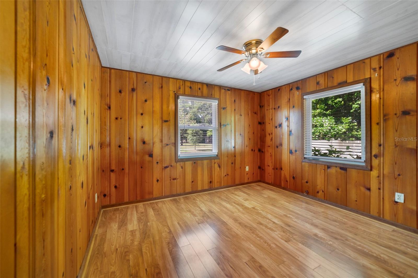 1932 S MAPLE AVE