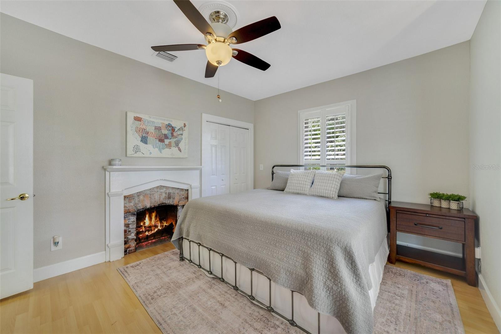 211 S ELM AVE