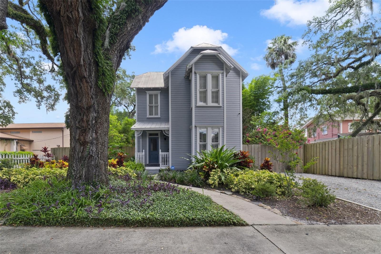 211 S ELM AVE